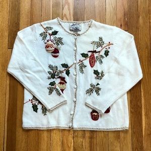 Vintage Heirloom Collectibles Christmas Sweater.